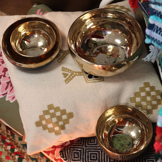 Extra Large Shining Bell-Metal Handmade Singing Bowl – 21cm Polished Bronze