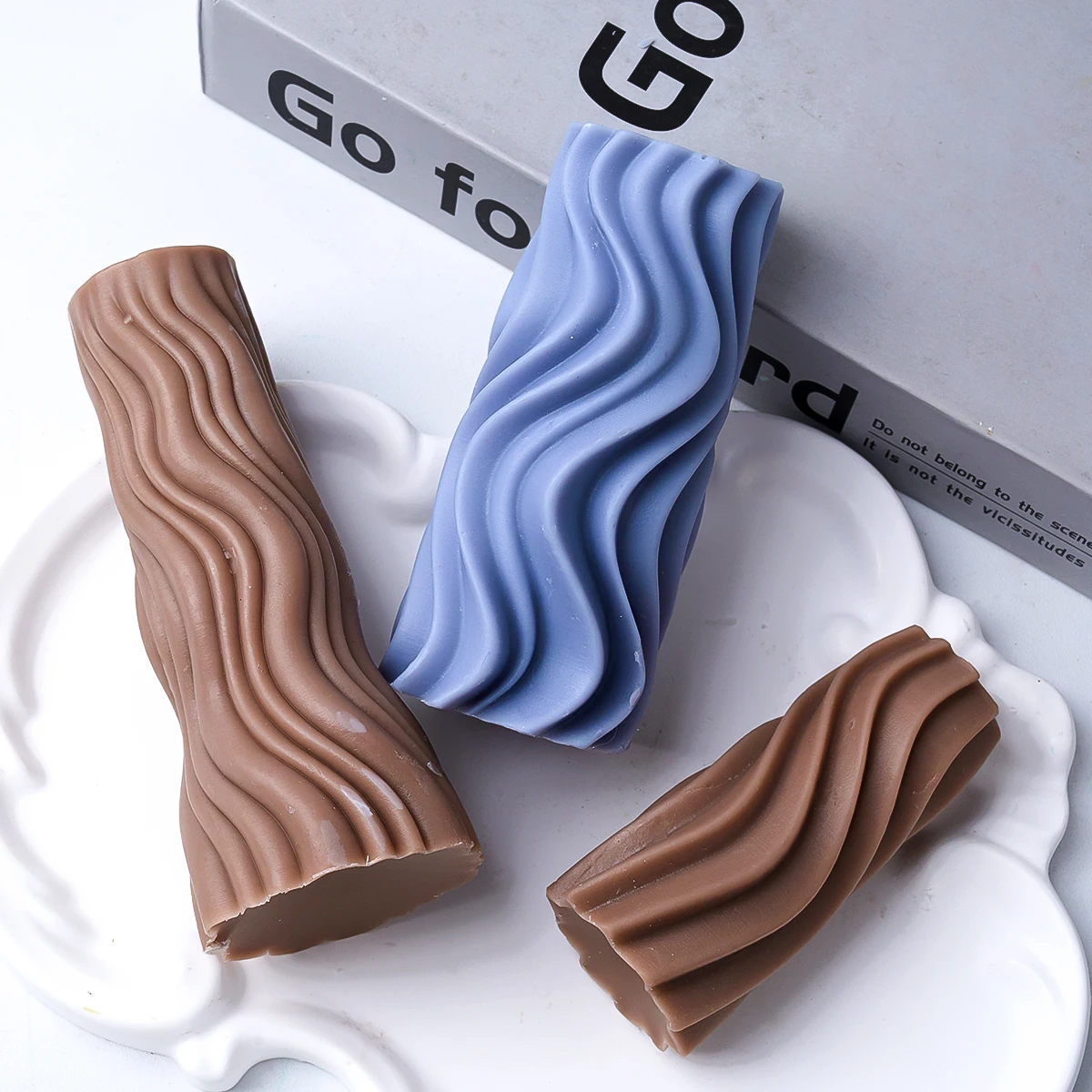 Wavy Stripe Cylindrical Candle Mould - Image 5