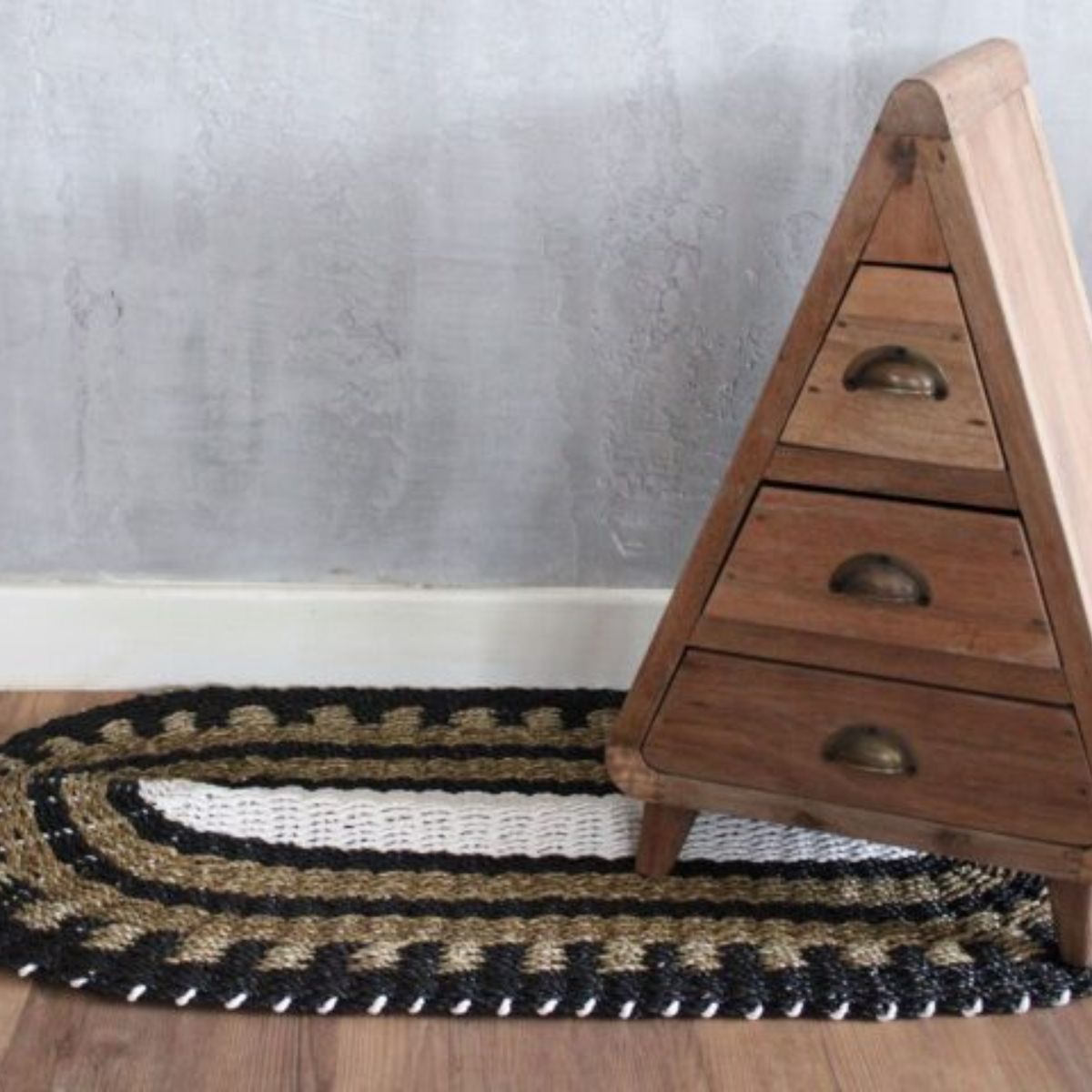 Seagrass Rug – Handwoven Oval Weave (60 × 120cm)